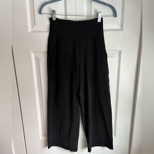 Lululemon Align High-Rise Wide Leg Crop 23” in Black. Size 4.
